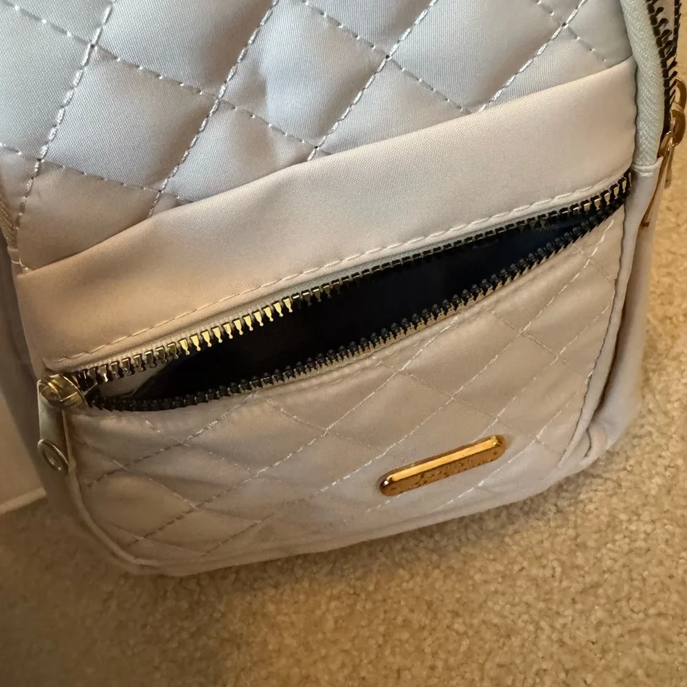 NWOT Elegant Beige Quilted Sling Bag - Picture 3 of 13